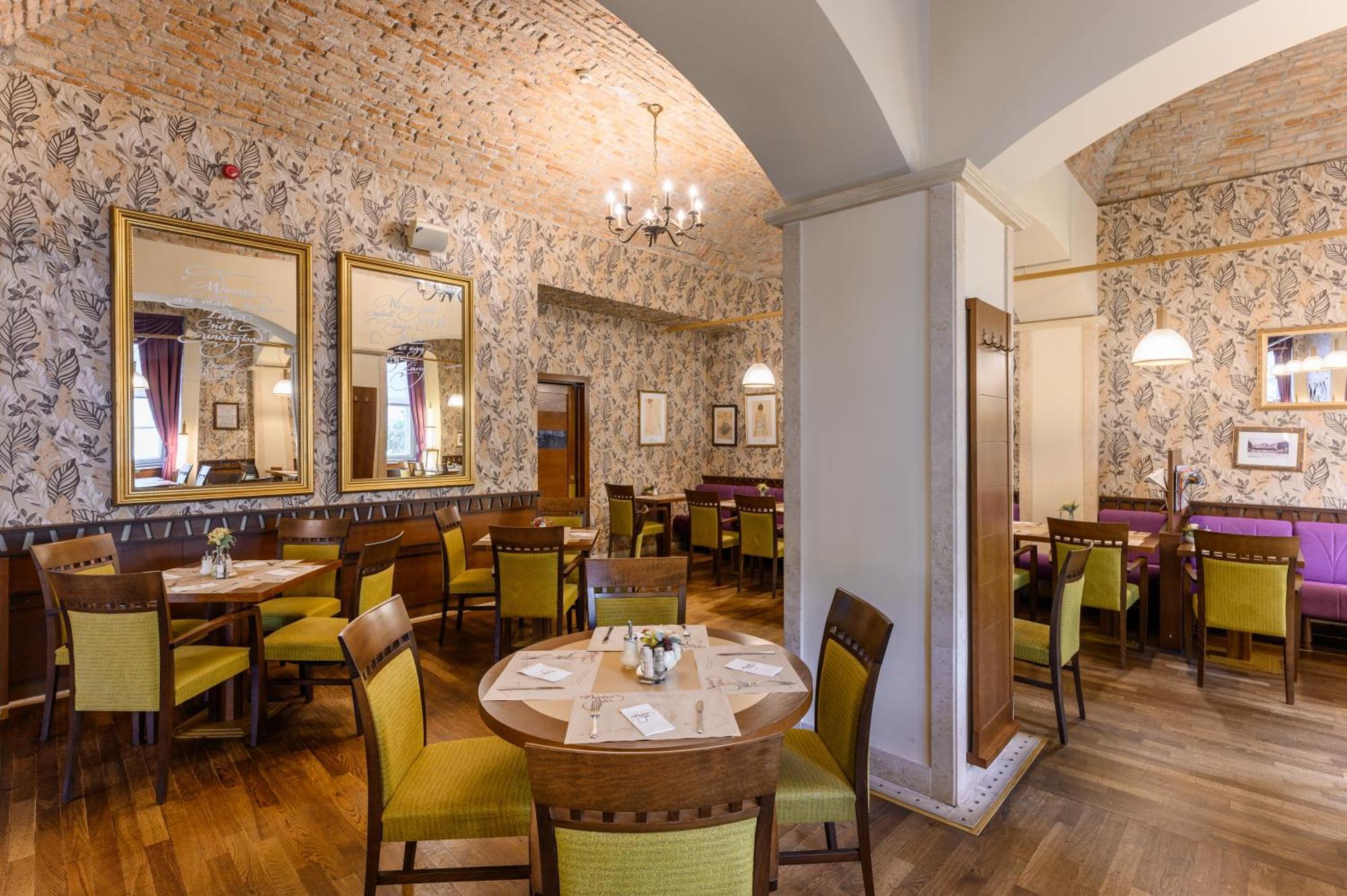 Mercure Szekesfehervar Magyar Kiraly المظهر الخارجي الصورة