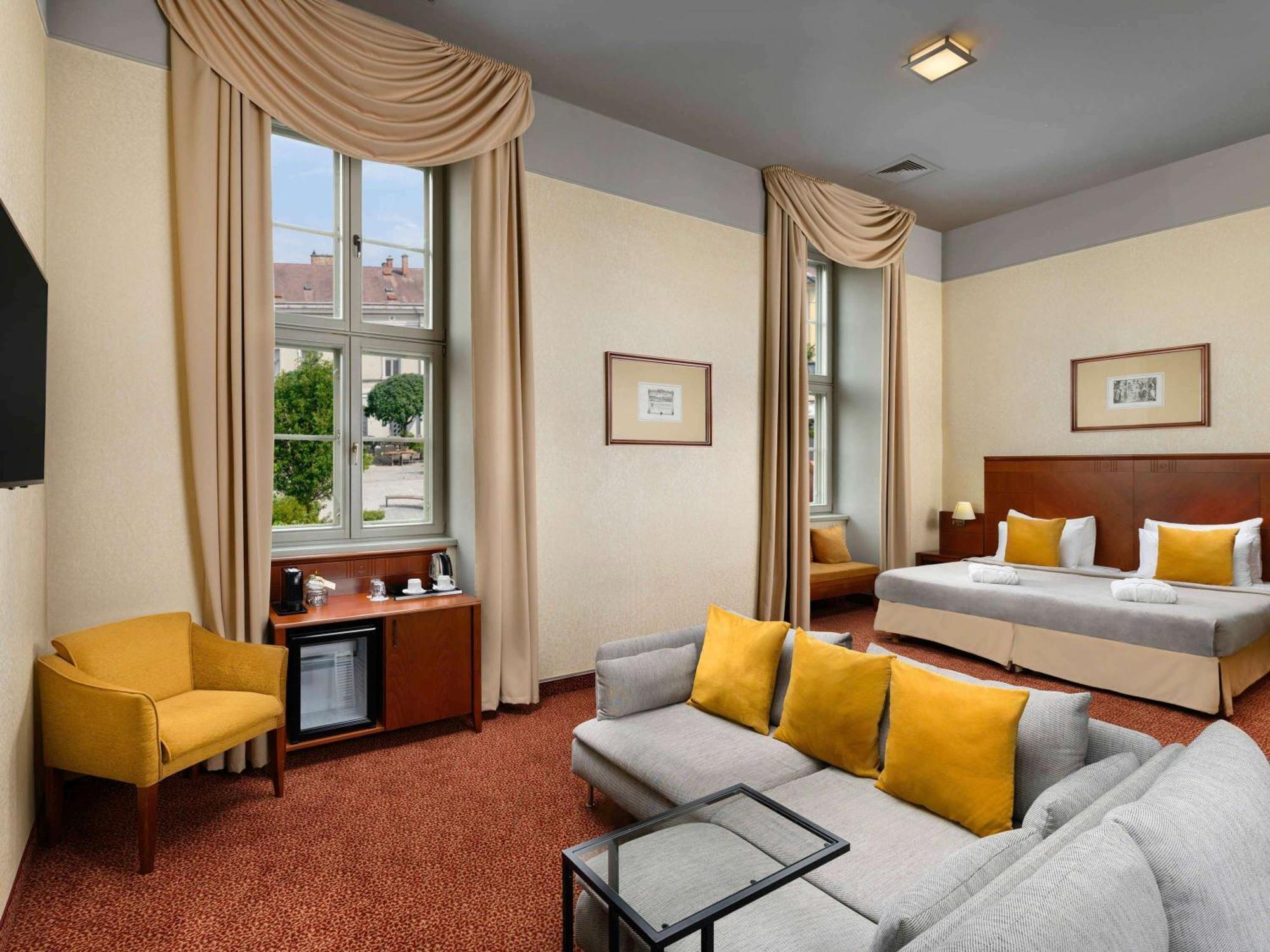 Mercure Szekesfehervar Magyar Kiraly المظهر الخارجي الصورة